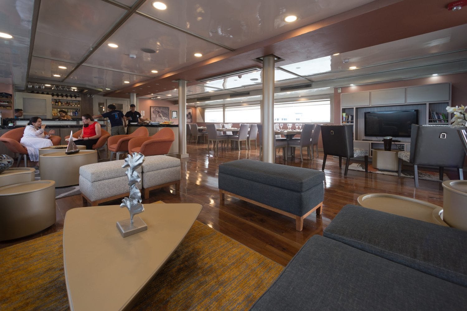 sea-star Galapagos Yacht Charter M/Y Sea Star lounge and dinning area