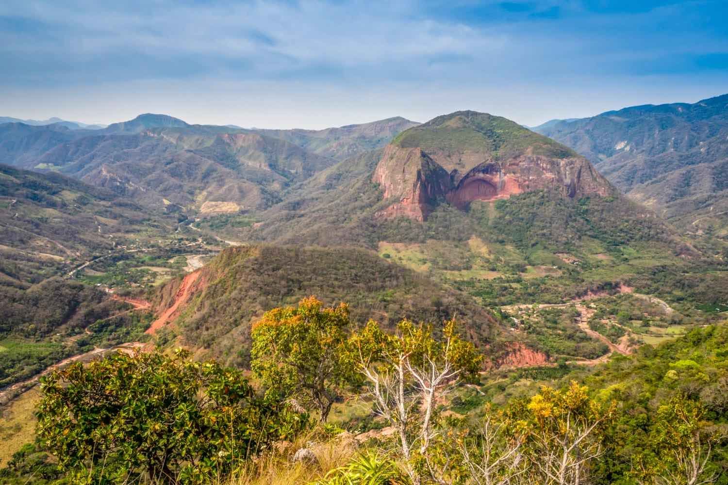 Landed-Travel-Private-Travel-Amboro-Samaipata-Bolivia Shot of green mountain valleys of Bolivia's Central Highlands