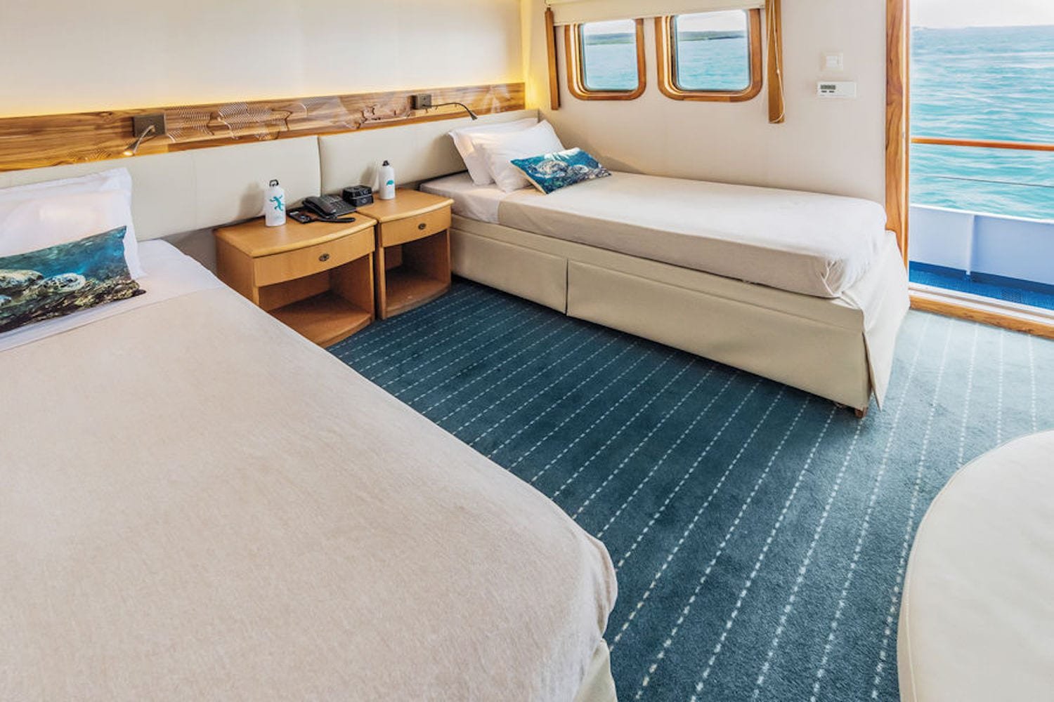 junior-cabin-Galapagos-Yacht-Coral Two twin beds in junior cabin onboard Coral II Galapagos Island Yacht