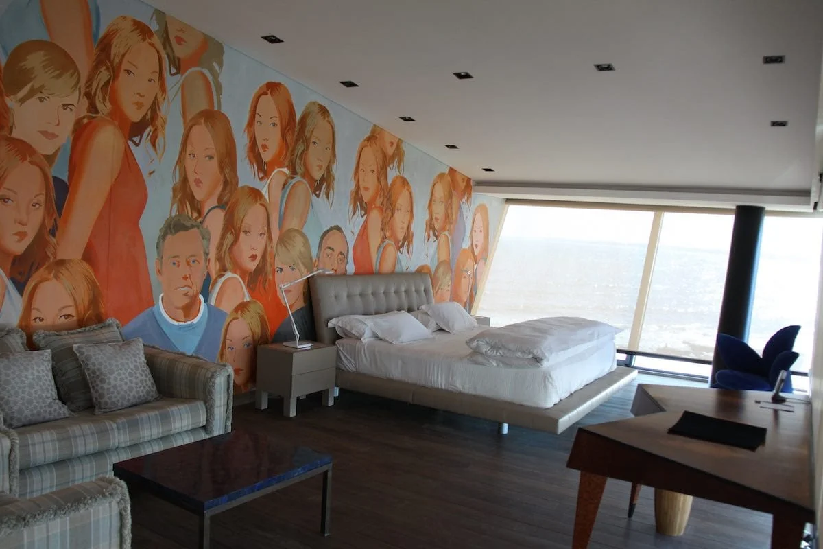 Caras Suite