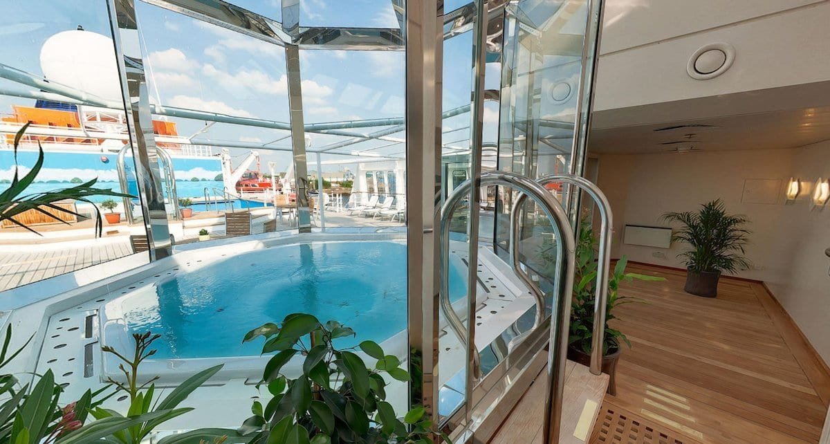 Jacuzzi_RCGS REsolute The RCGS Resolute features a small blue jacuzzi that looks out onto the ship deck.