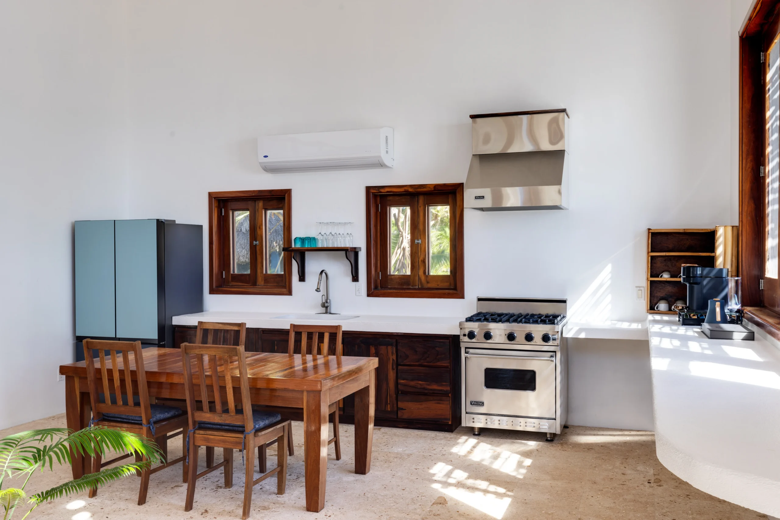 Seafront Luxury Villa - Dining Area