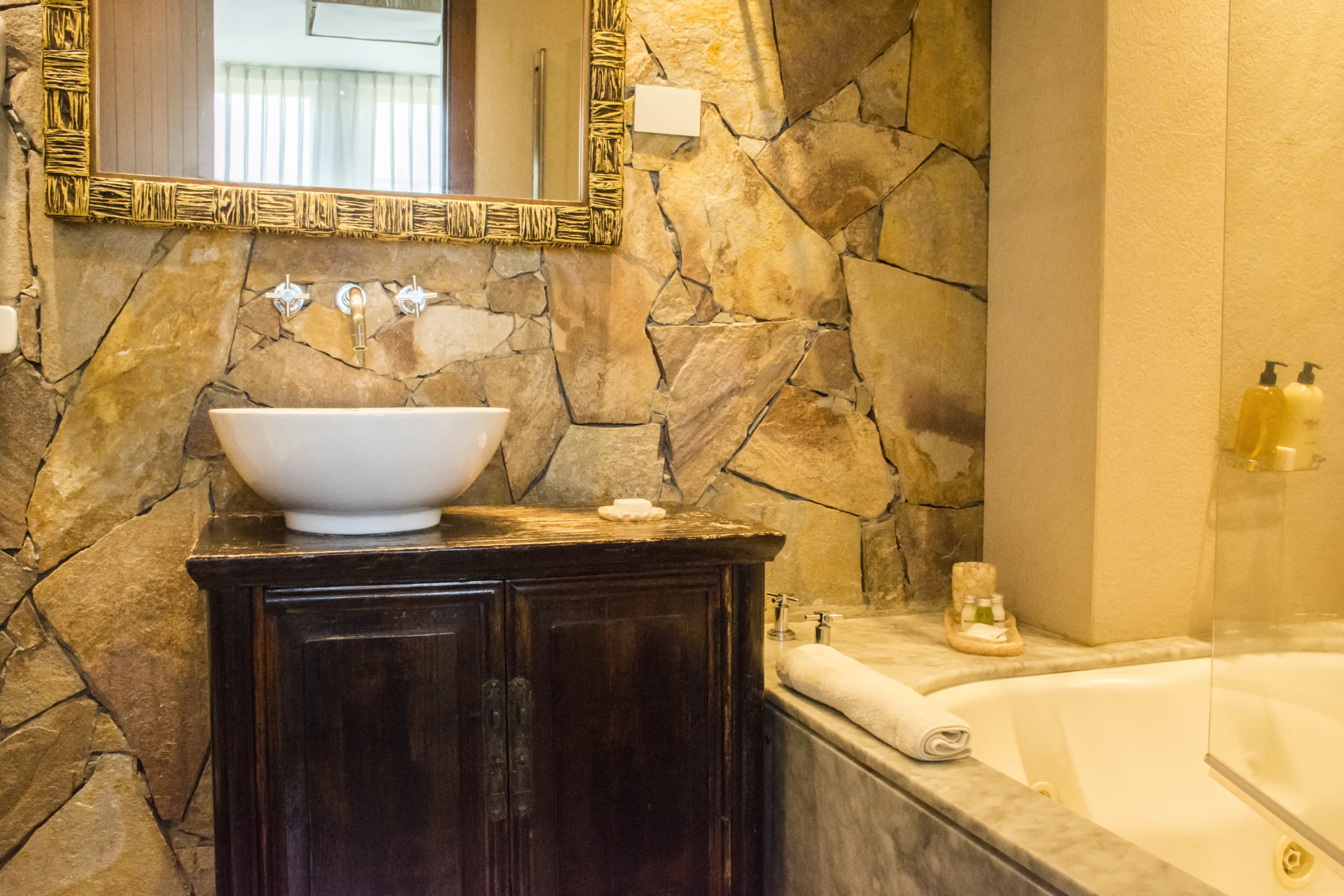 Palermo room bathroom