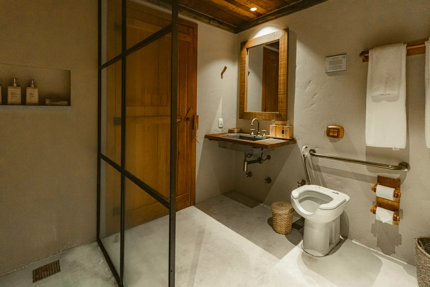 Standard Suite bathroom