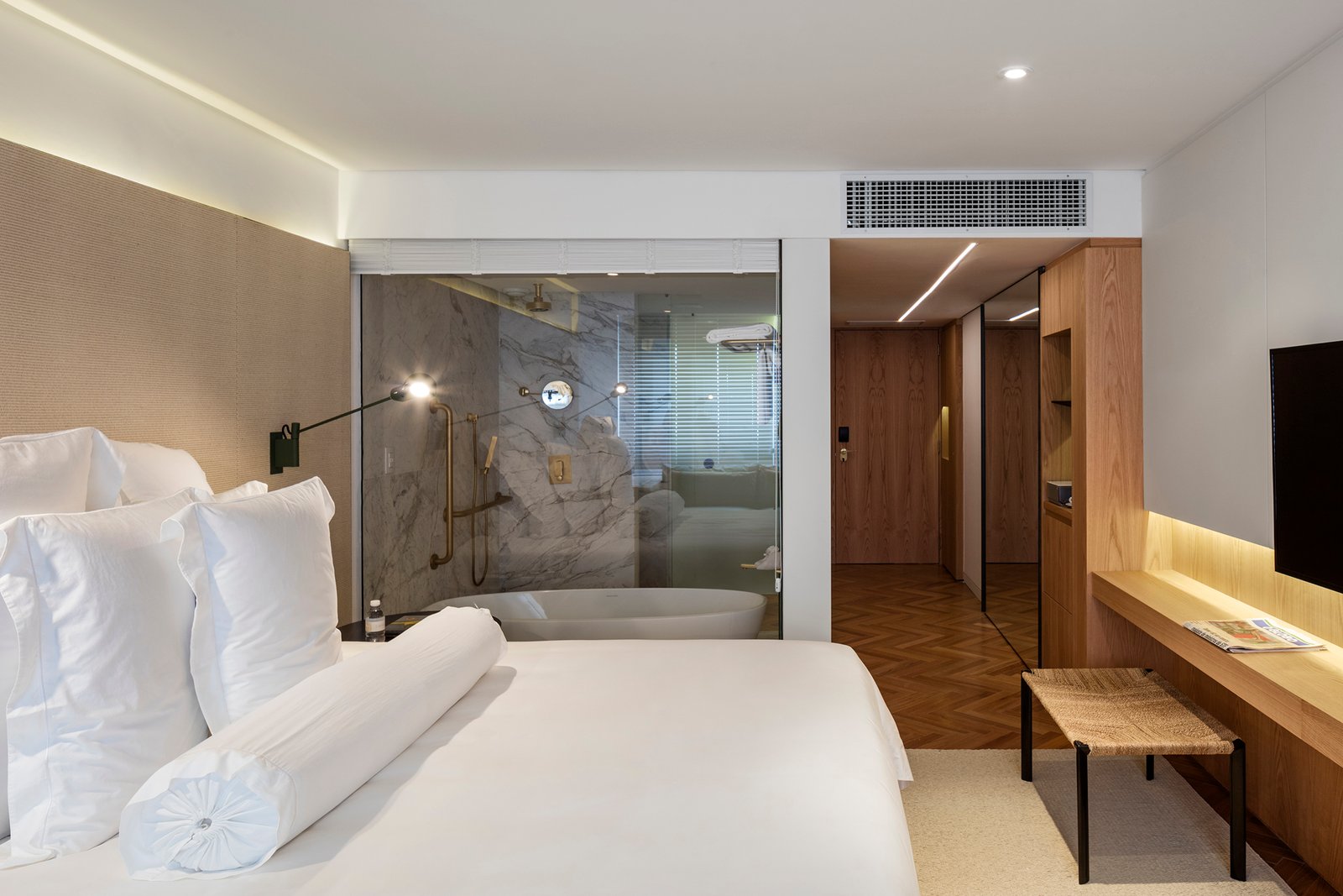 Deluxe King Courtyard