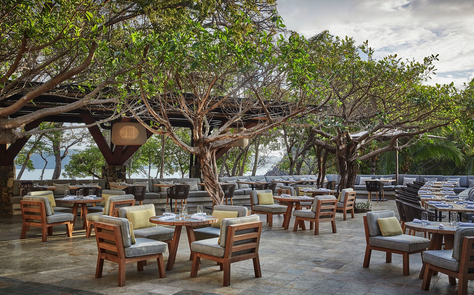 Four season resort bahi grill