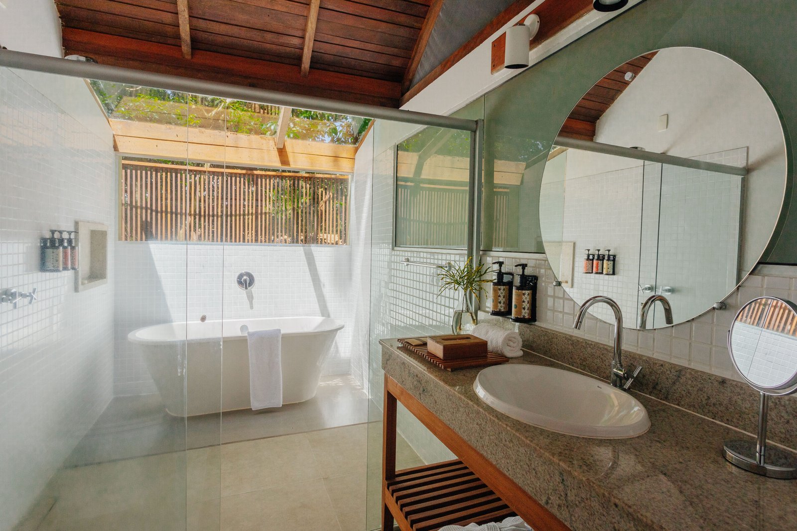 Bungalow - bathroom
