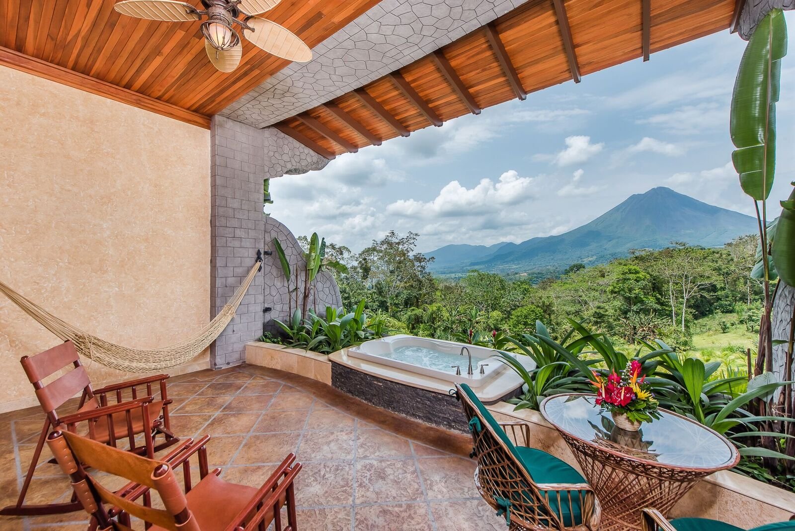 Honeymoon Vista Outdoor Jacuzzi
