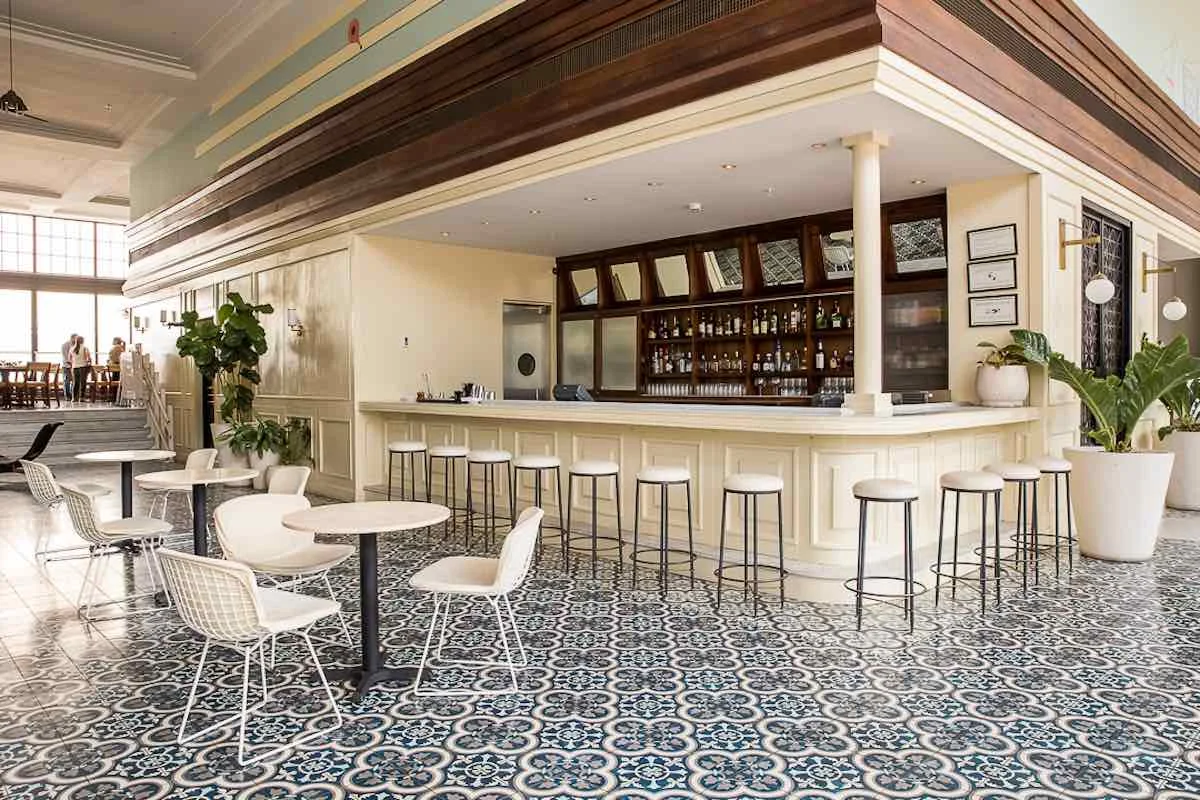 Bar