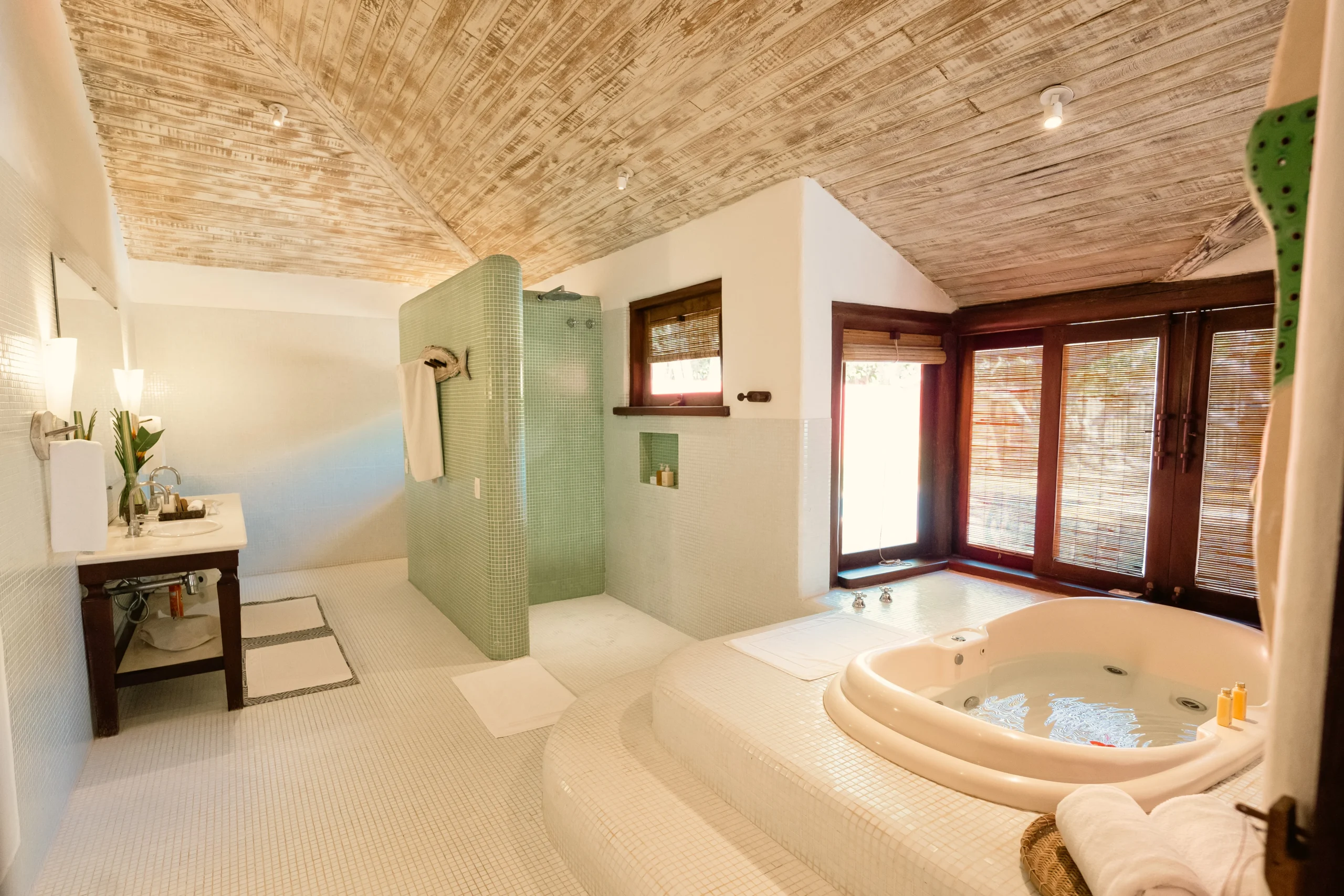 Master Bungalow Bathroom