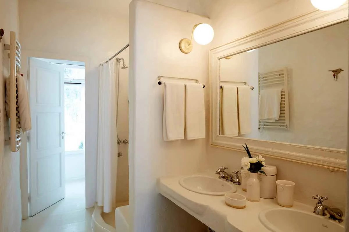 House-of-Jasmines-Bathroom