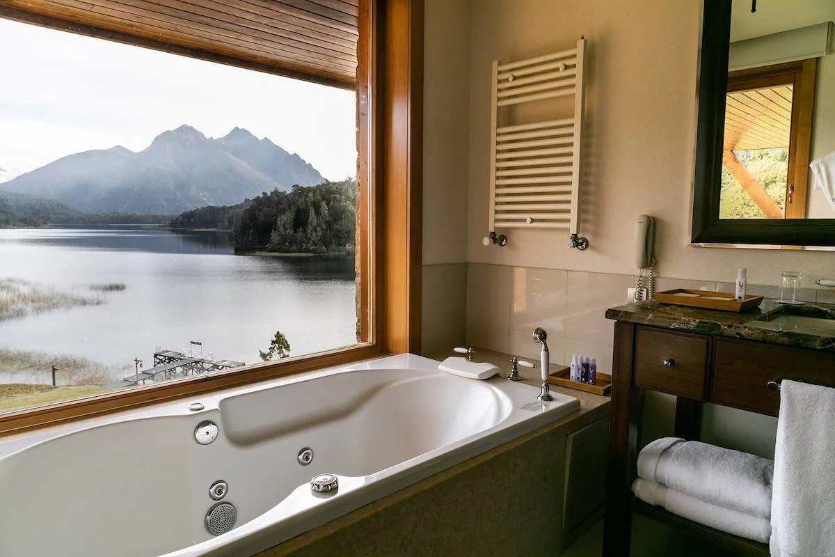 Llao Llao Deluxe Moreno Lake Studio bathroom