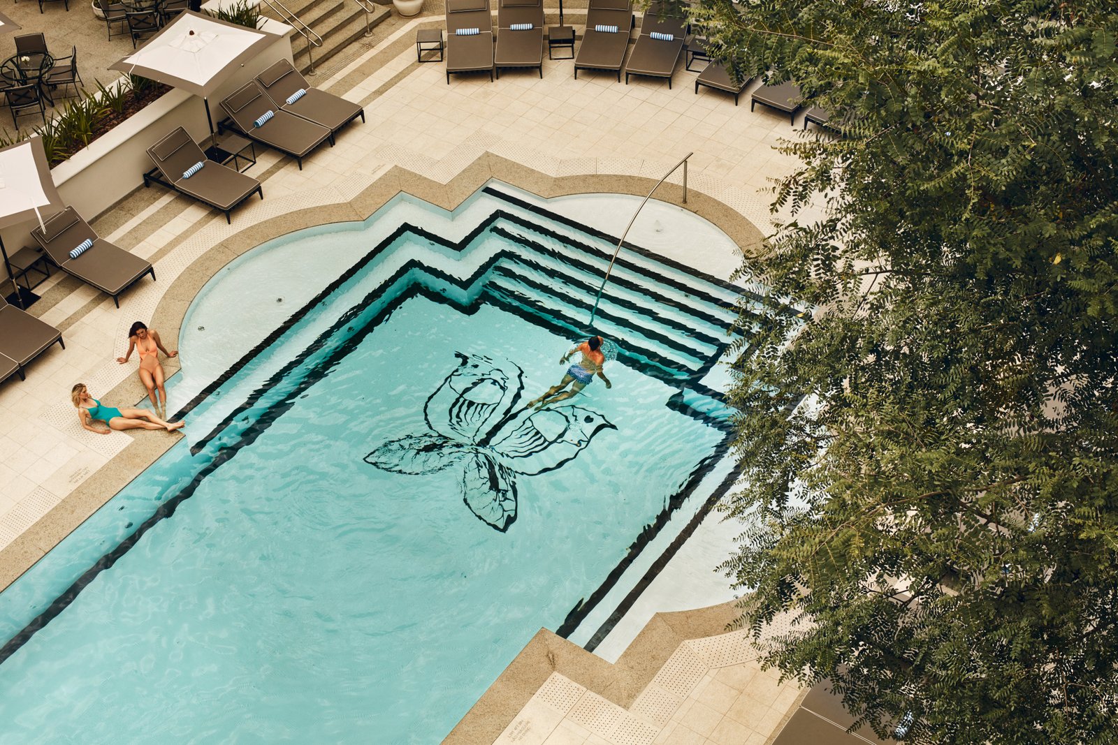 Outdoor_pool_9523