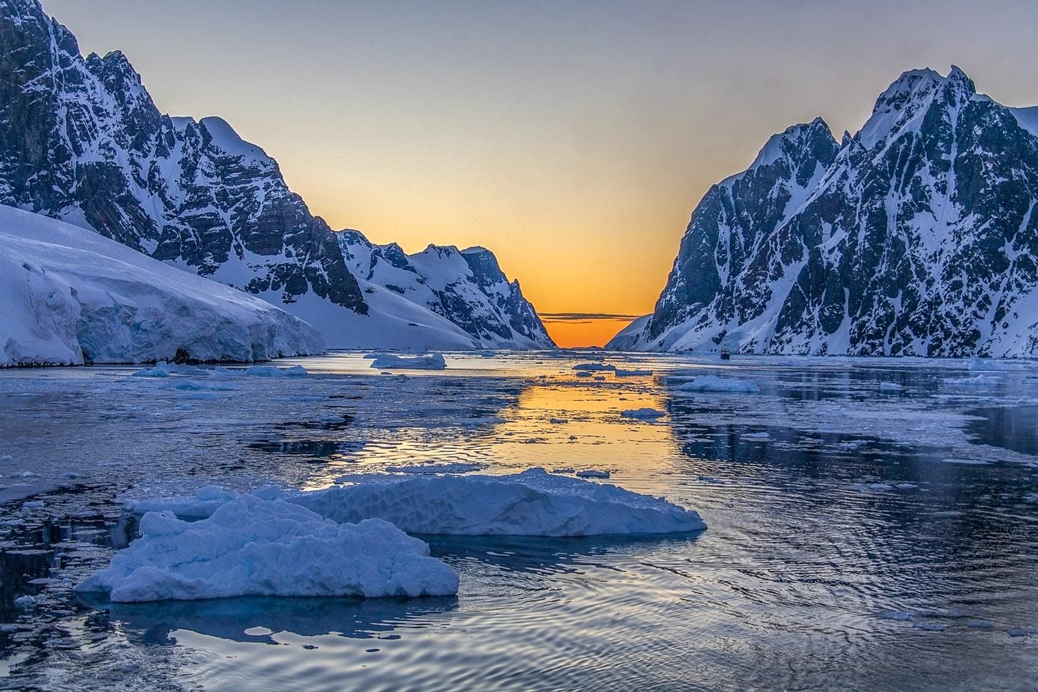 tourist spots in antarctica