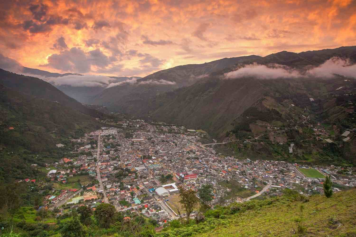 Bãnos Ecuador sunset | Landed Travel