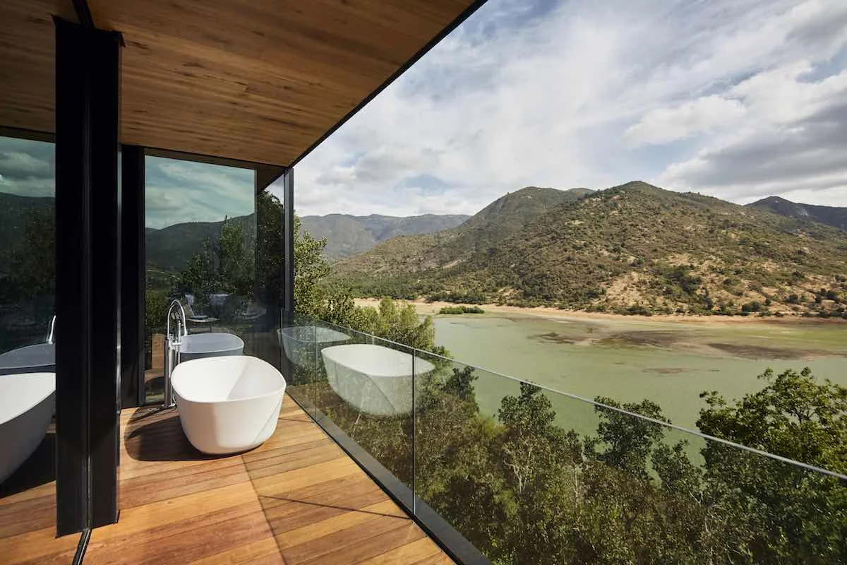 Puro Vik bathroom with tub | Landed Travel