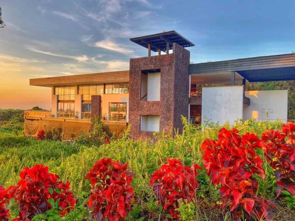 Scalesia Lodge Exterior