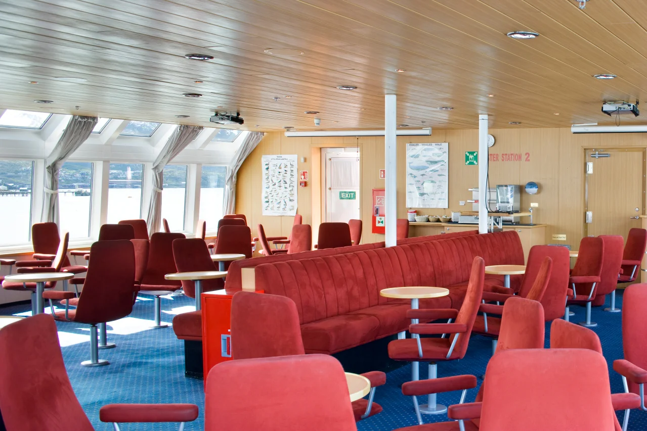 QuarkExpeditions_0000_panorama room_4Mb.jpg