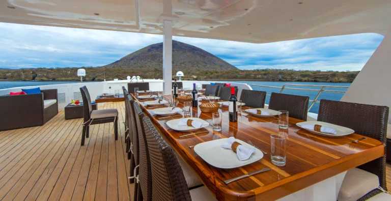 Natural Paradise Yacht