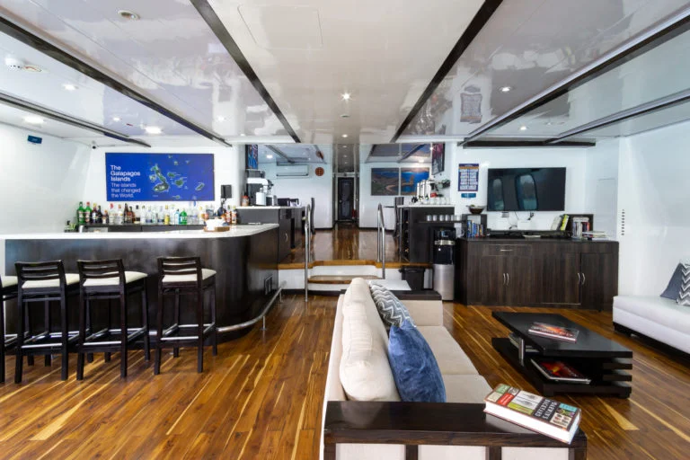 Natural Paradise Yacht