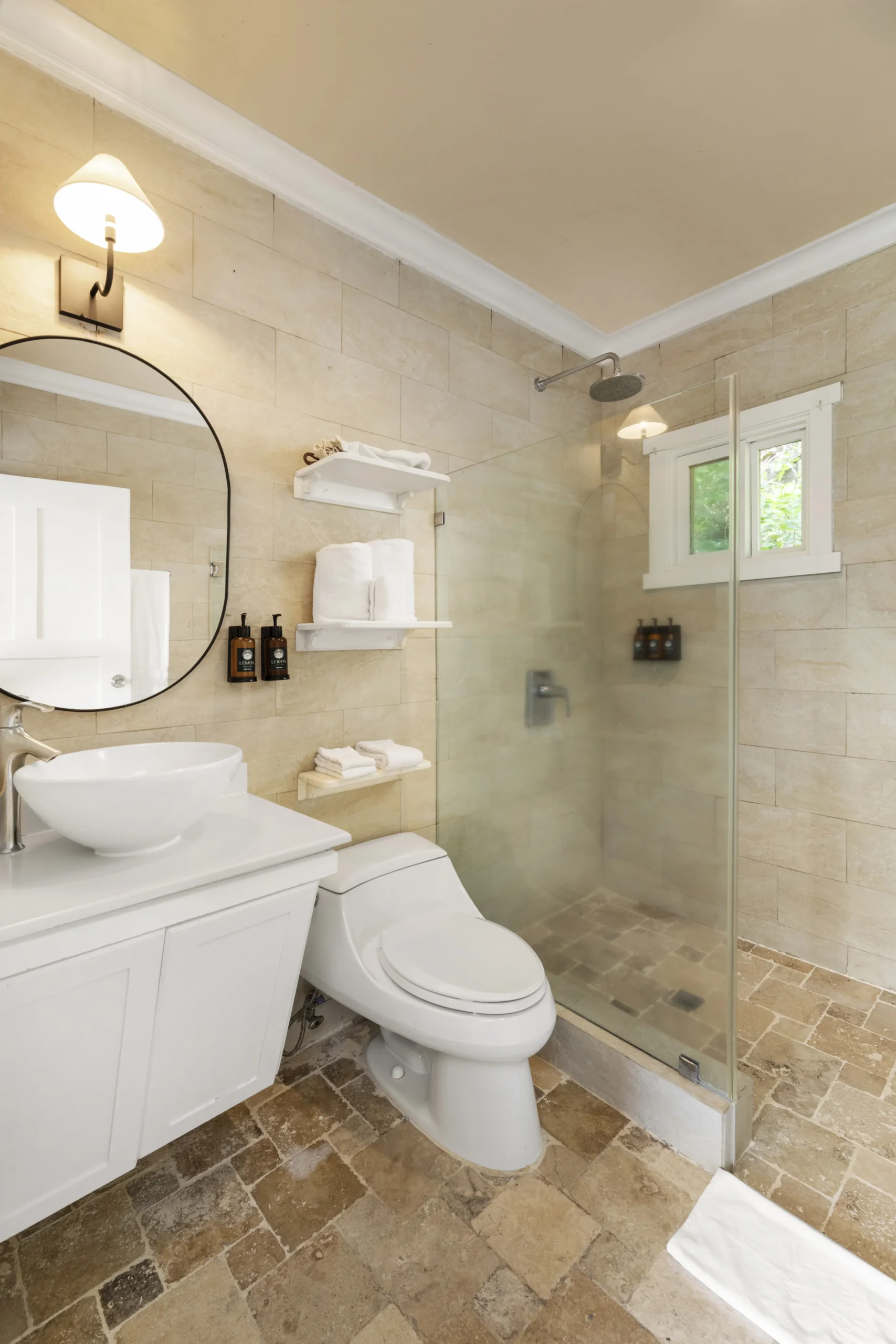 Deluxe Room Bathroom