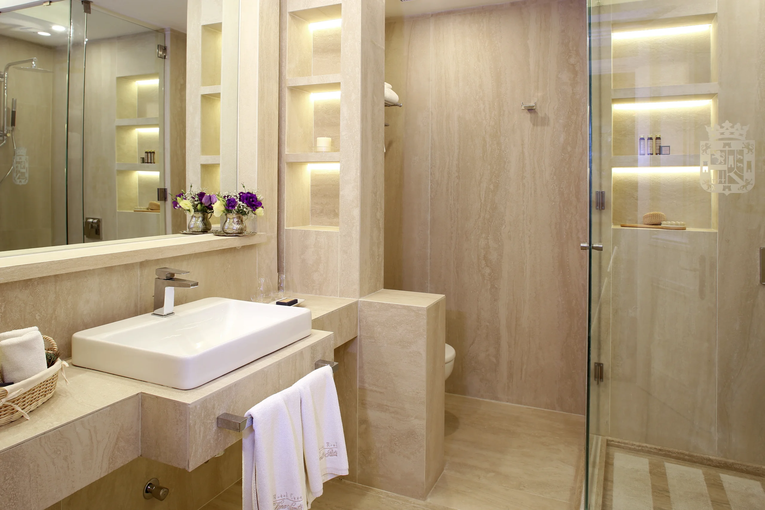 Casa Real Suite Bathroom