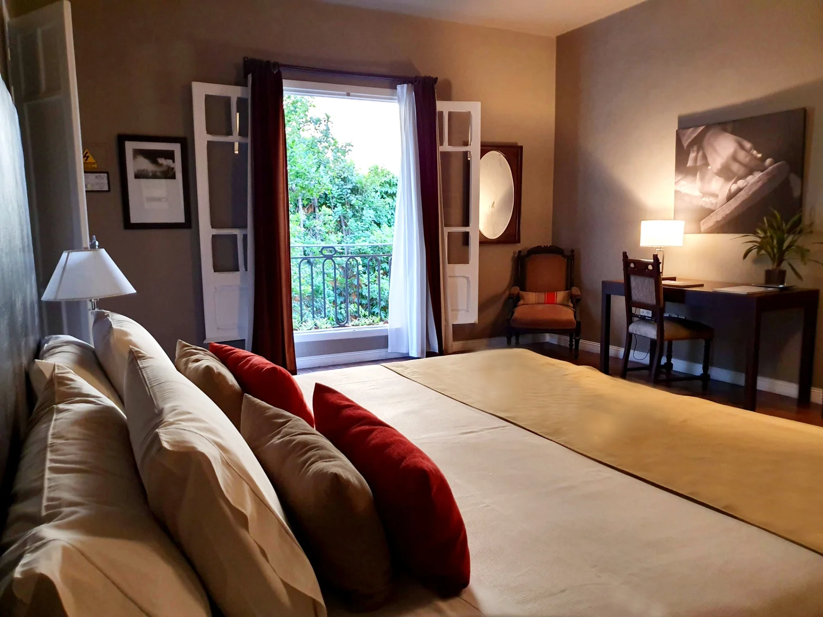 The Poet - Mythical Classic Room