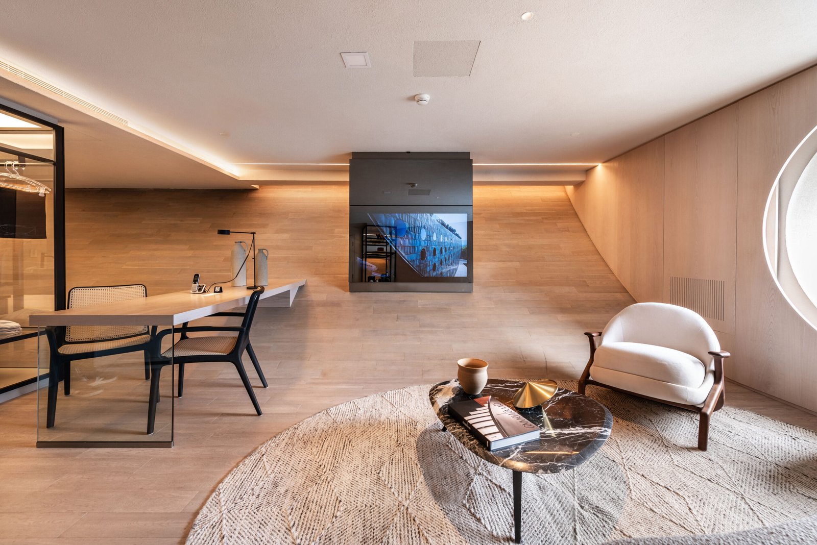 Rodeo Drive Suite - Living space