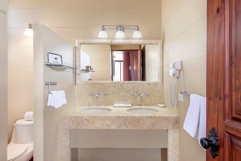Family Suite - En-suite Bathroom