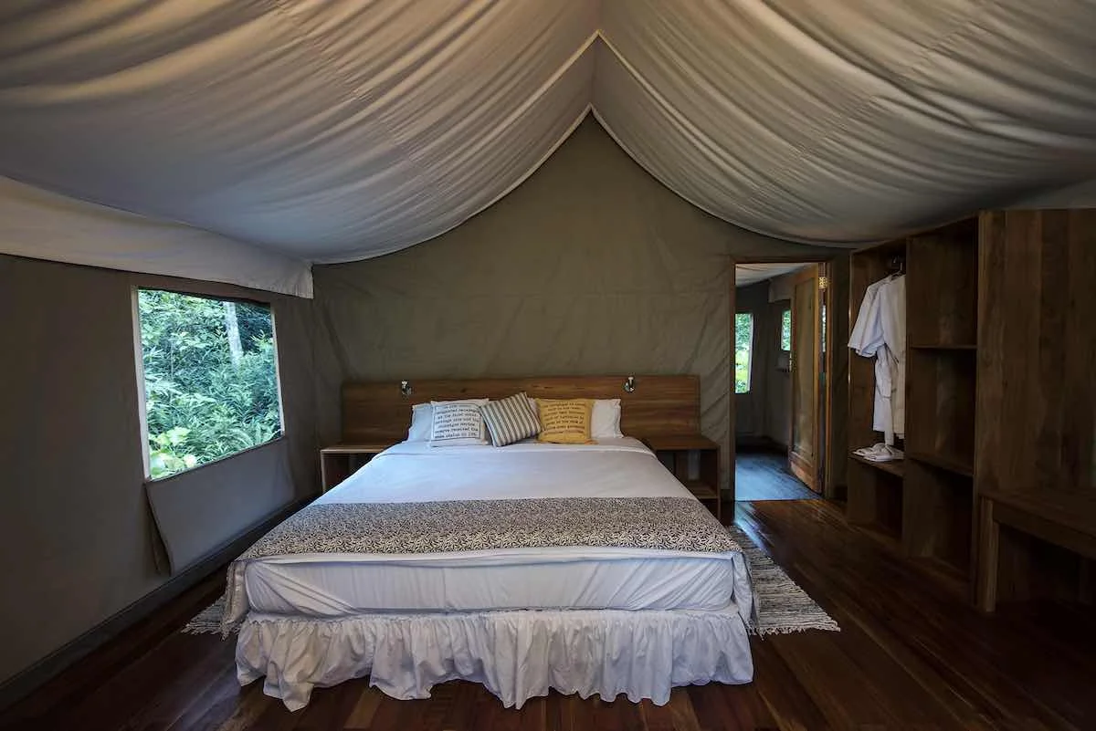 Scalesia Lodge Exterior