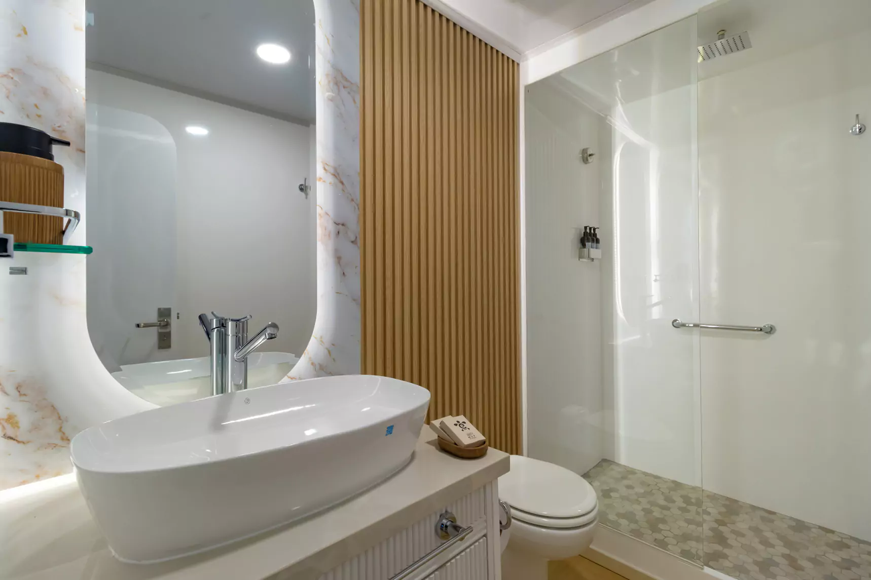 Galaxy Sirius - bathroom