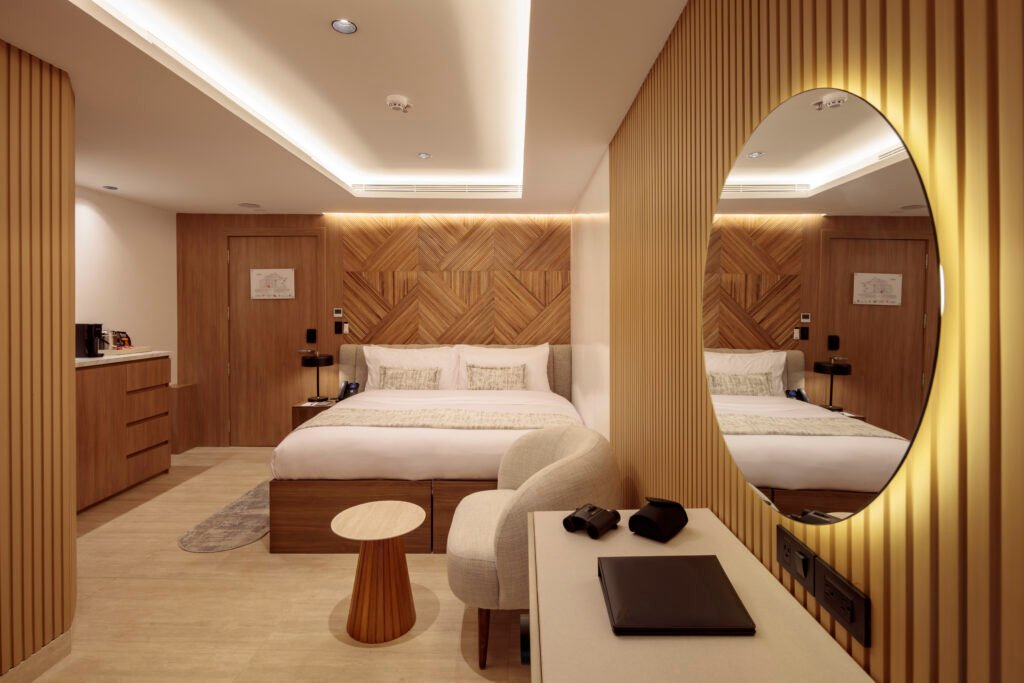 Single Suite Hermes Mega Catamaran