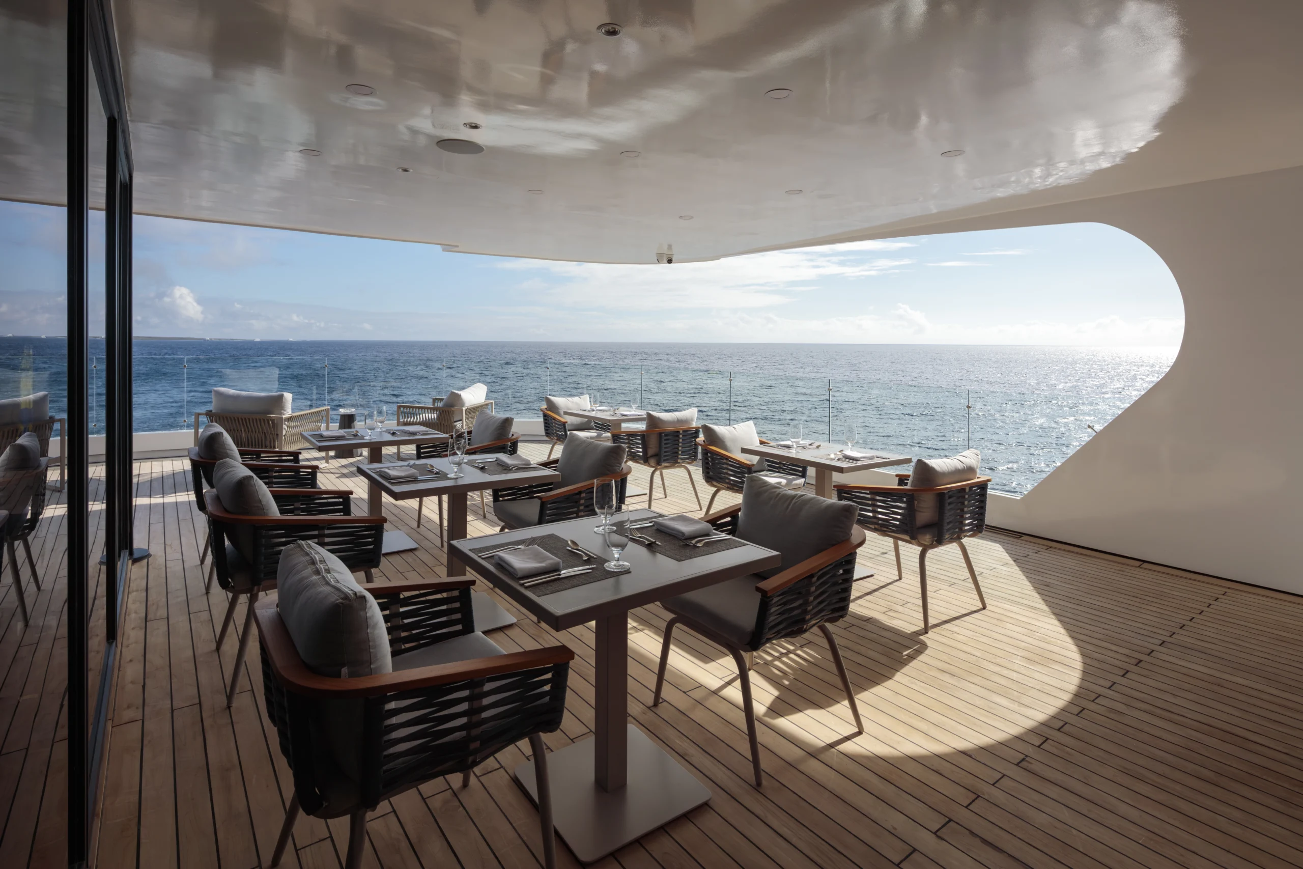 Sole-e-Luna-Hermes-Galapagos-Mega-Catamaran