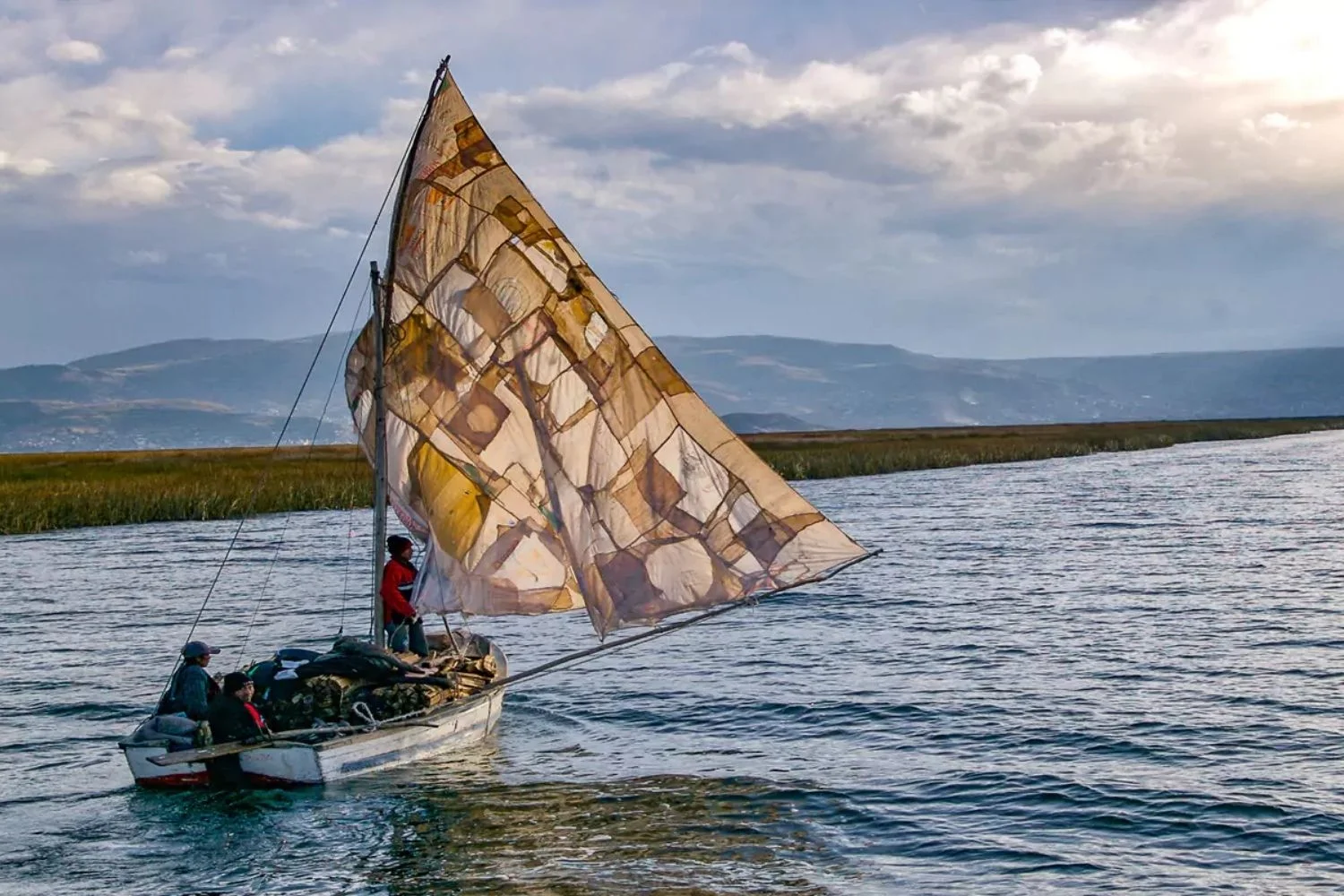 Private Custom Travel Peru Lake Titicaca Boat Sail 1 669ee2e091671