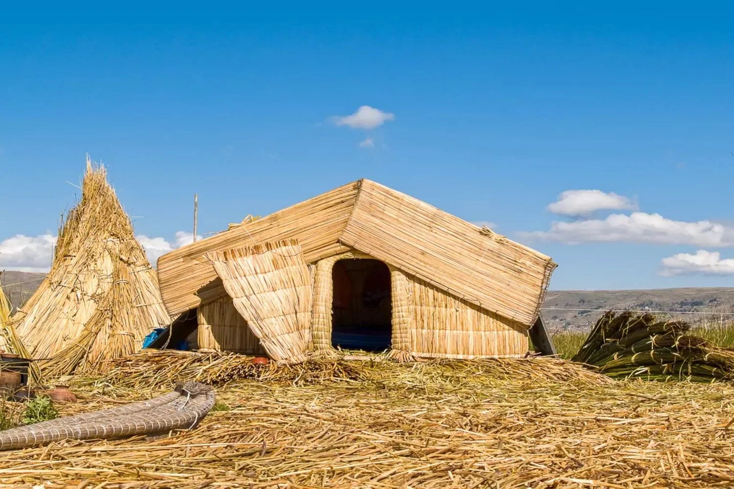 Private Custom Travel Peru Lake Titicaca Uros 2 669ee2ec0edeb