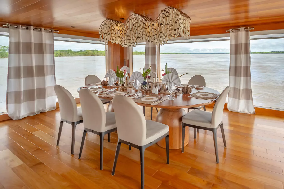 Delfin I Dining Room