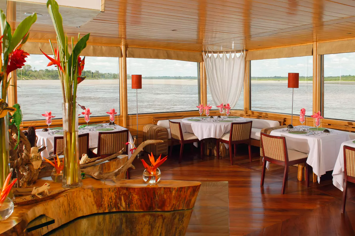 Delfin II Dining Room