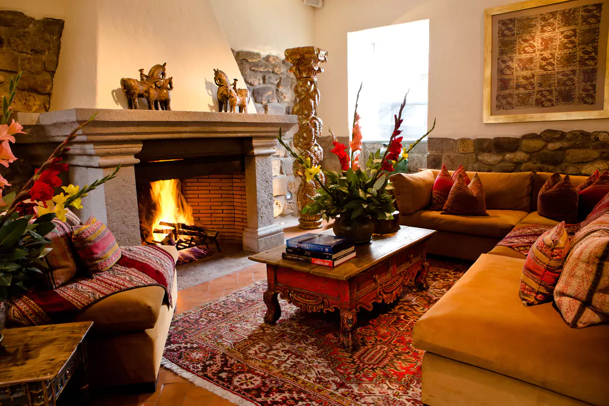 La Casona Lobby