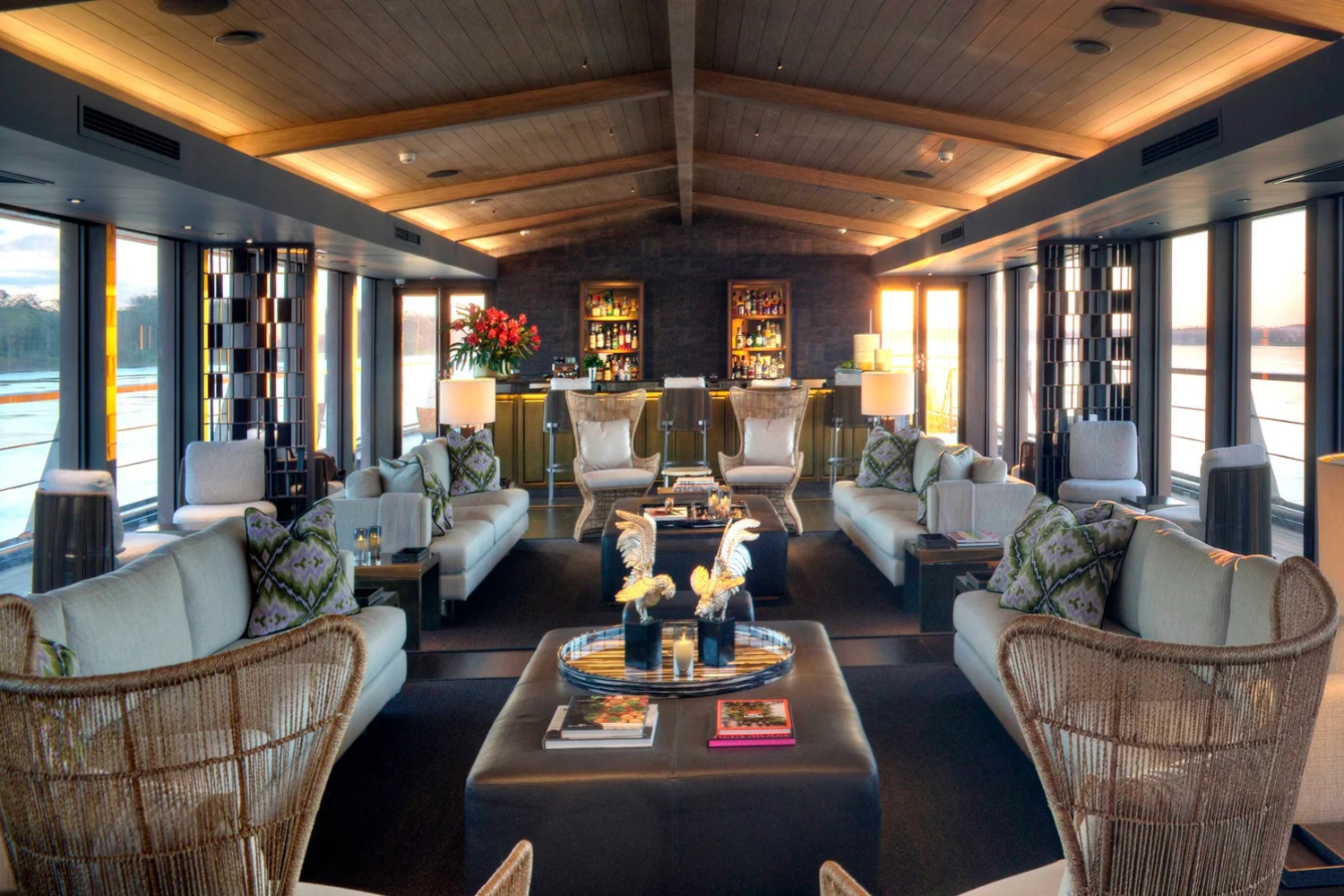 Aqua Nera Indoor Lounge