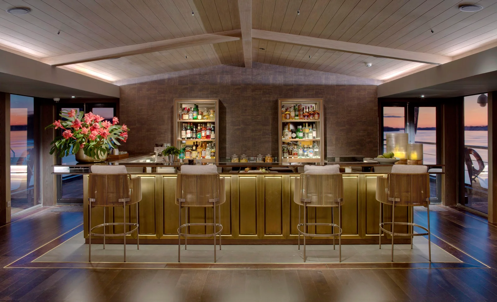 Aqua Nera Indoor Bar