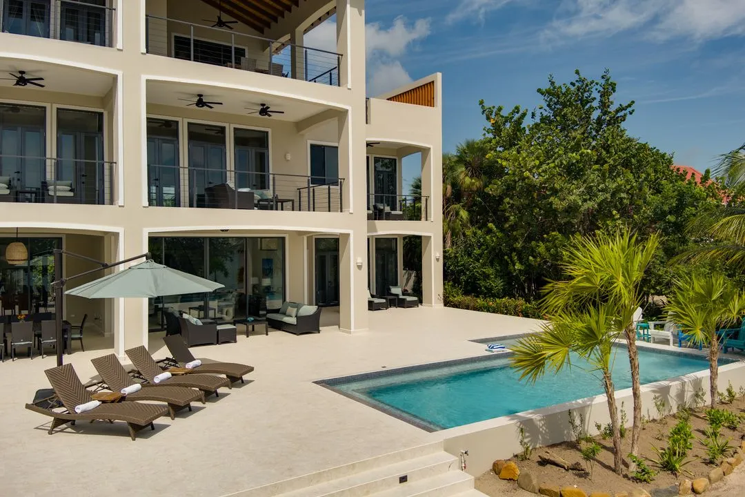 Five-Bedroom Beach House Aurora