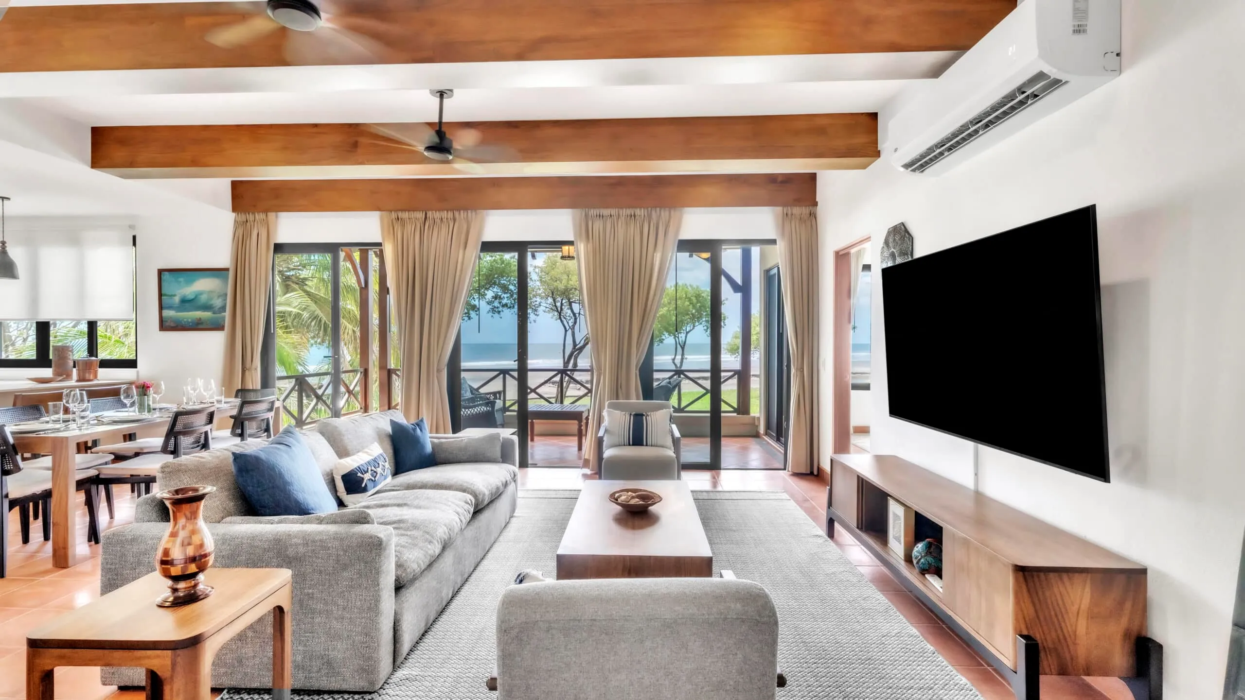 Condo 4C Living area