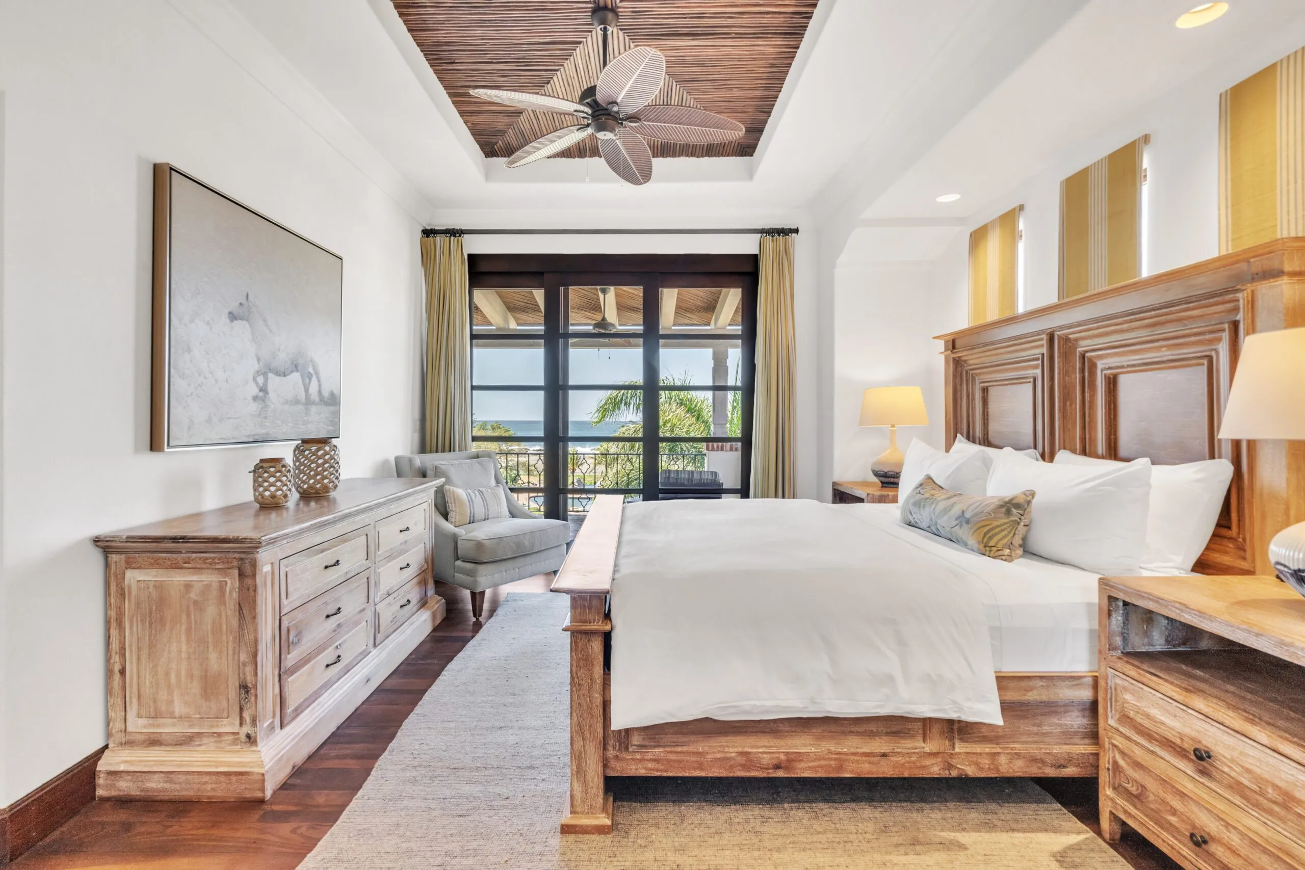 Deluxe F&F Suites Bedroom