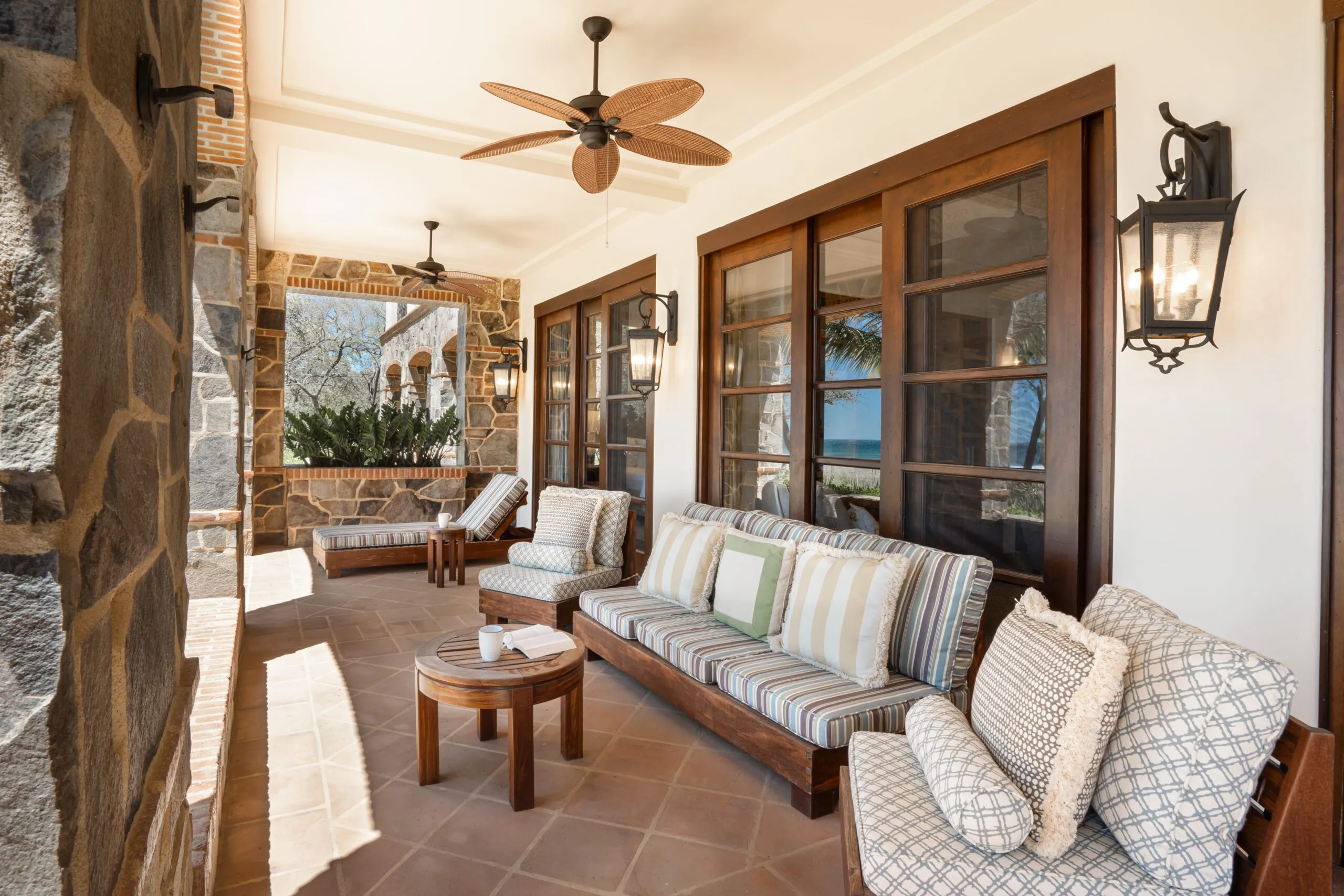 Superior Beach Access Suites Terrace