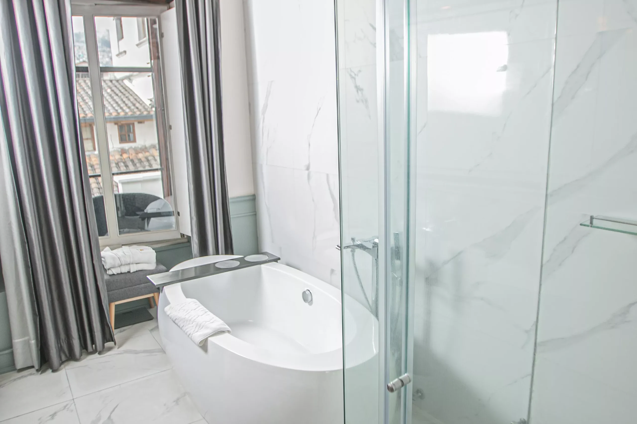 Luxury Room - Bathroom