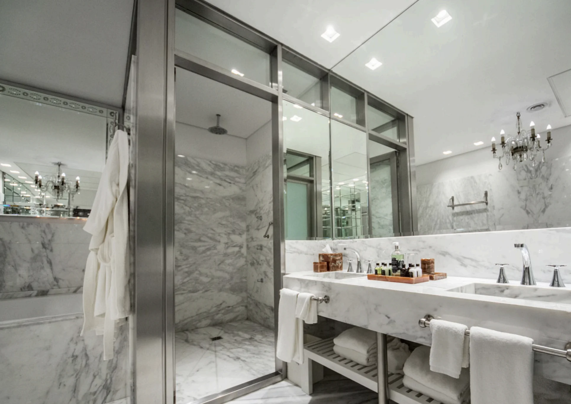 Suite Bathroom - Hub Porteño