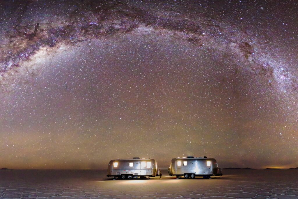 Two camper vans under the star-filled night sky in Salar de Uyuni