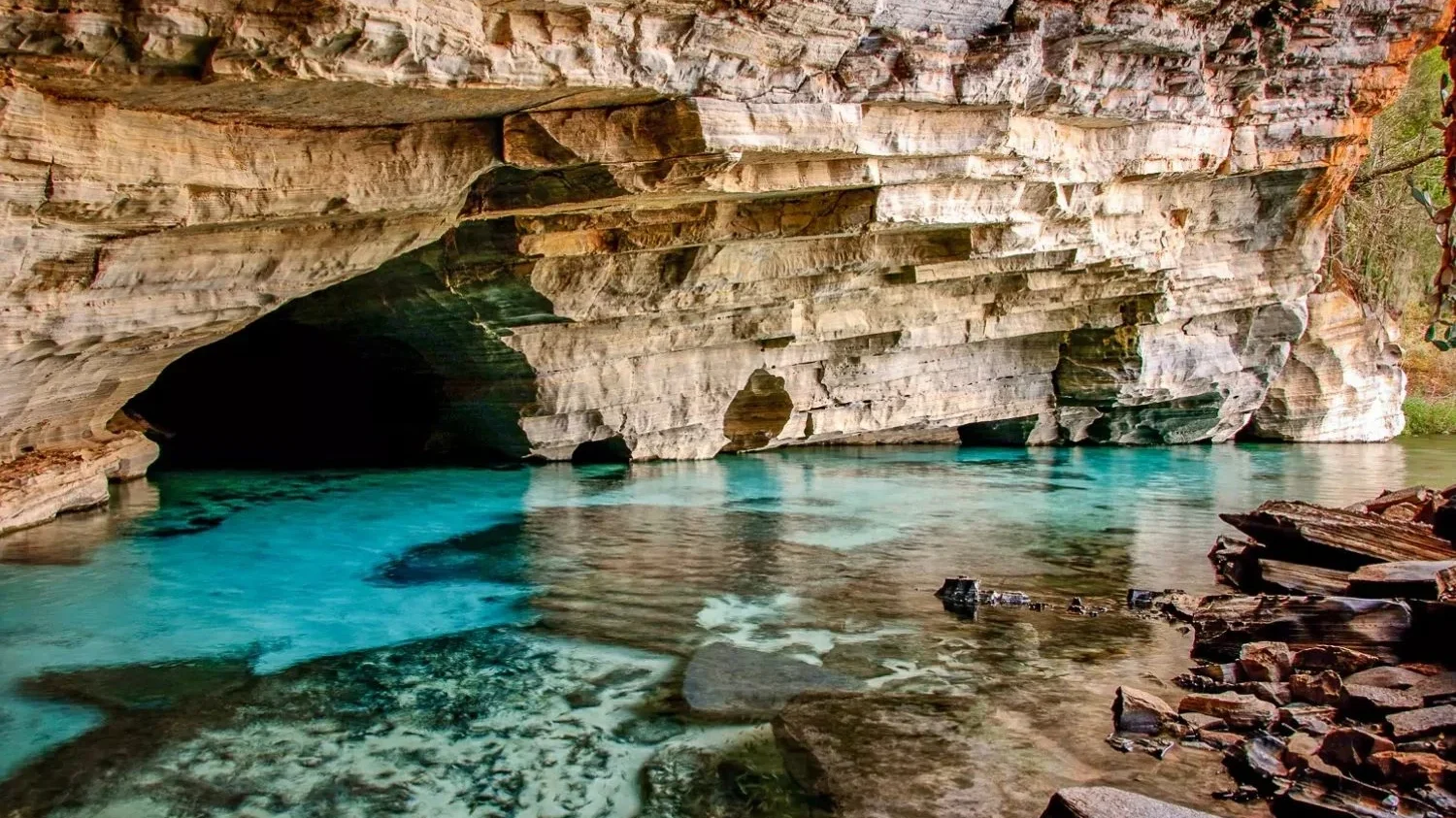 Brazil Chapada Diamantina Pratinha Cave | Landed Travel