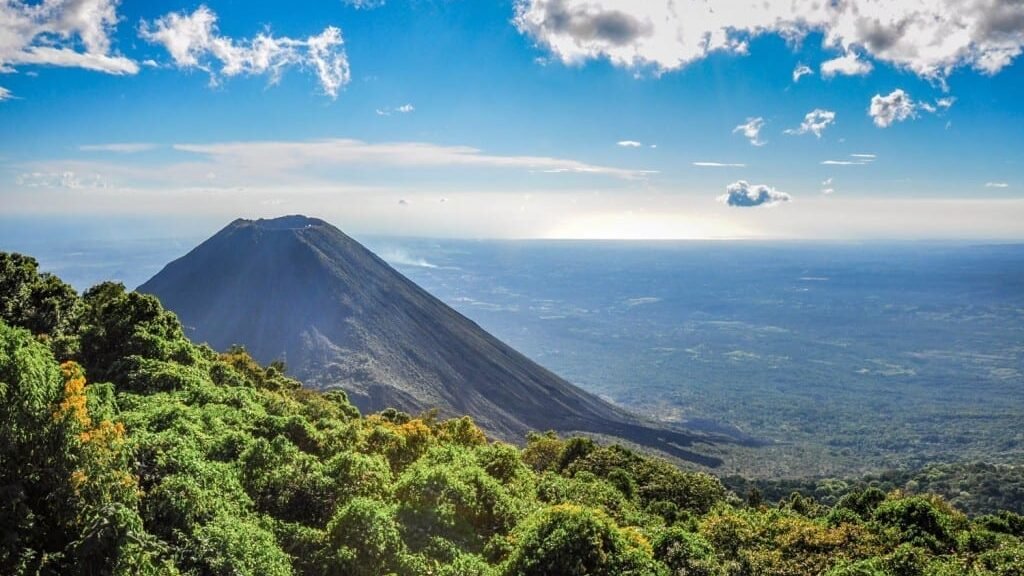 Volcano El Salvador | Landed Travel